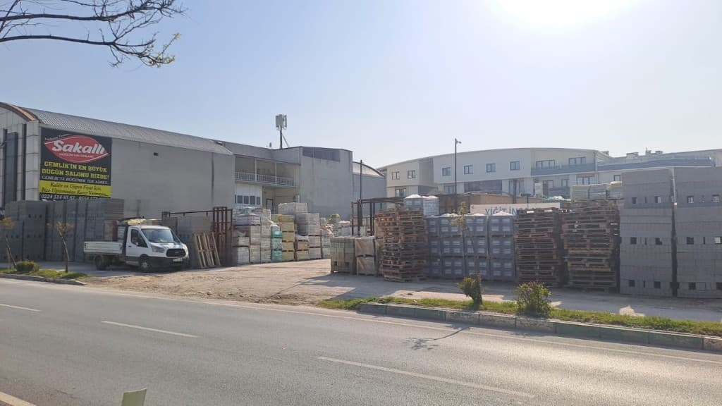 Yiğit Yapı Market depo mağaza açık alan ve stok görüntüsü